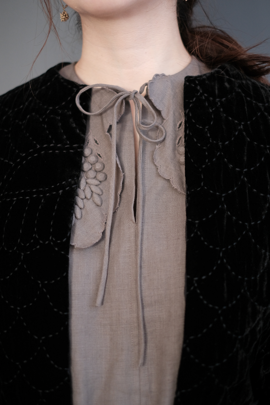 towavase　キルトジャケット　コサージュ付き　ブラック　ジャケット TOWAVASE silk quilt jacket (black) | nii-B | WE